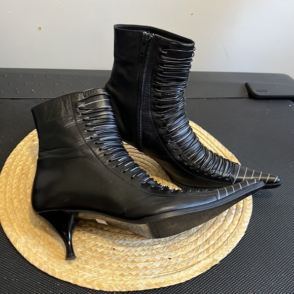 Davos Gomma Leather Pointy Unique Ankle Boot Size 37 - Picture 3 of 10